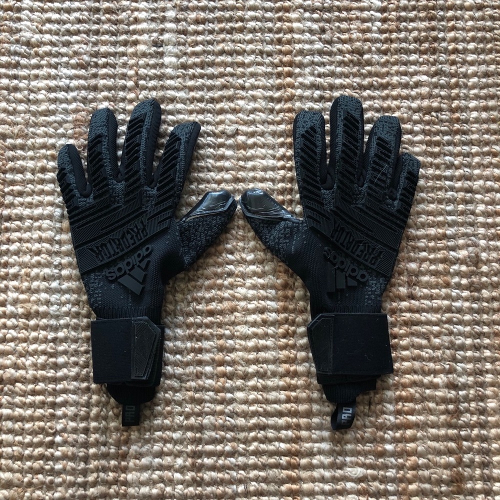 Adidas predator pro goalkeeper gloves (size 7)